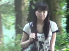 hot-japanese-chick-pees-in-public