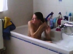 spied-my-mom-shaving-her-pussy-in-bath